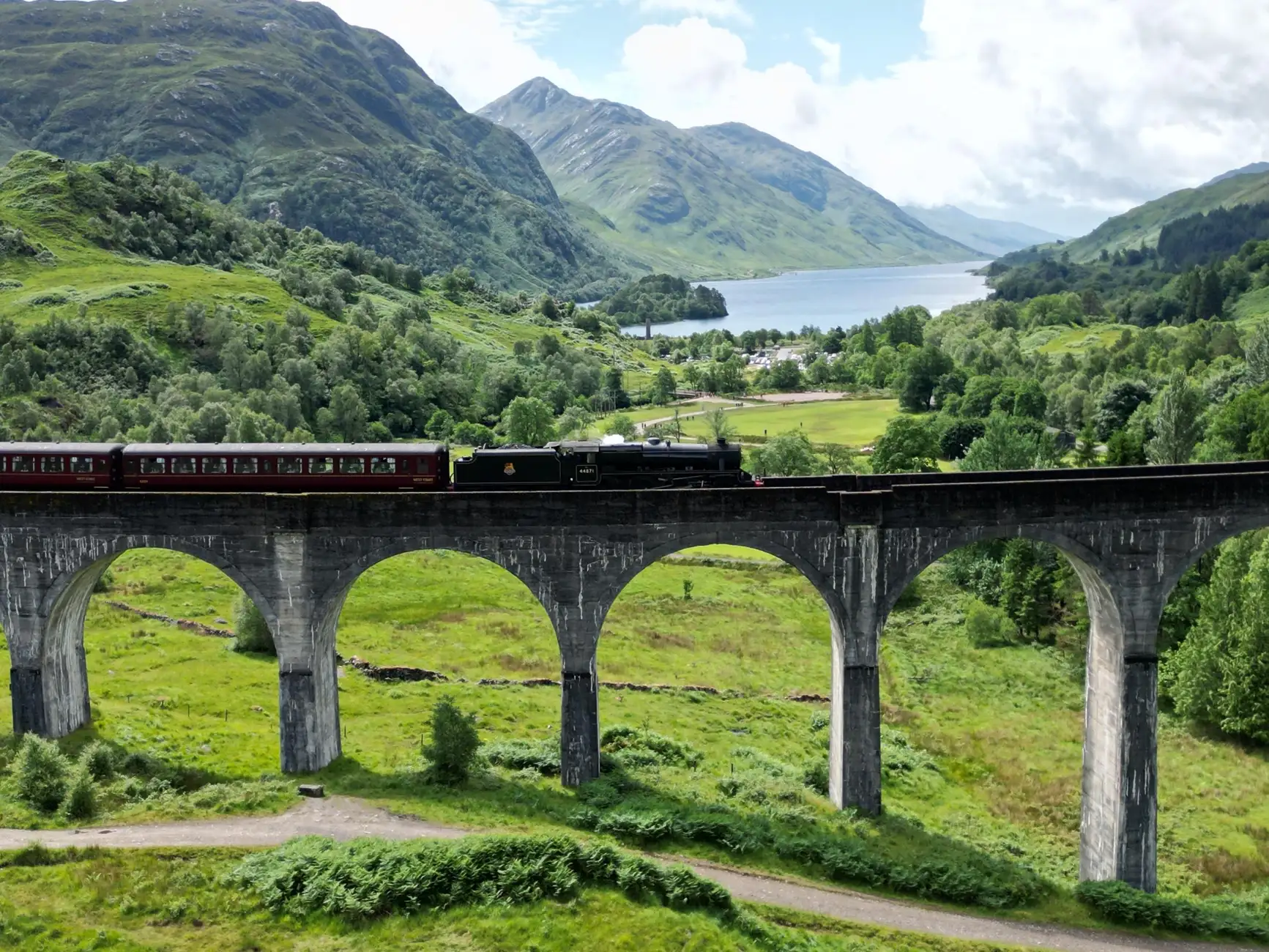From Edinburgh: Glenfinnan Viaduct, Glencoe & Highlands Tour